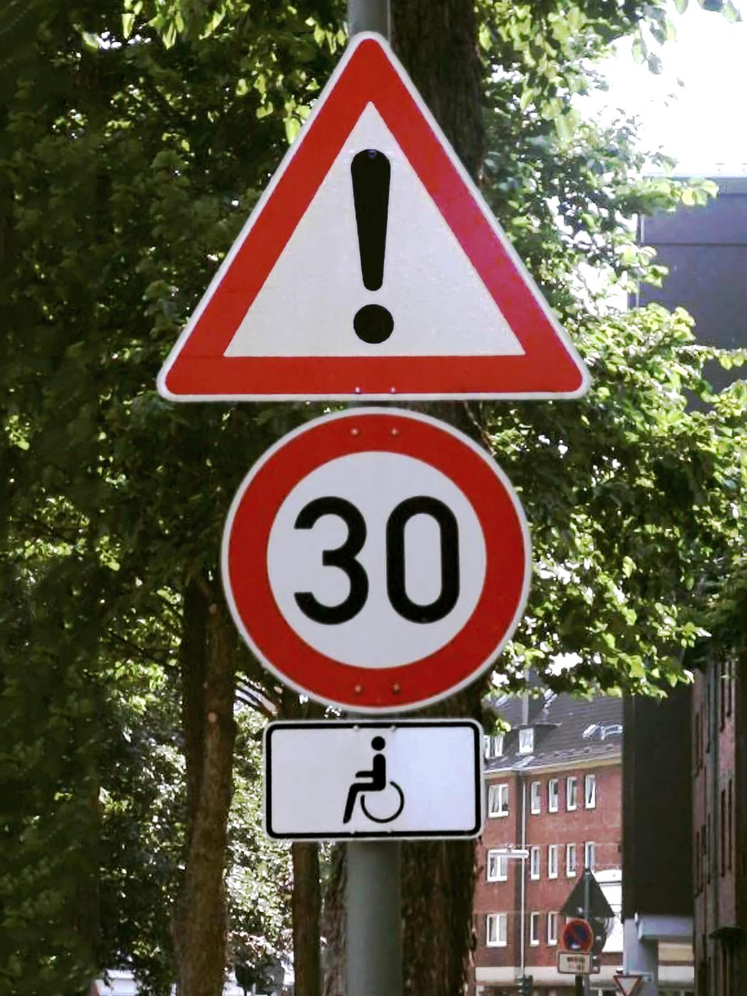Achtung: Höchstgeschwindigkeit für rasende Rollstuhlfahrer