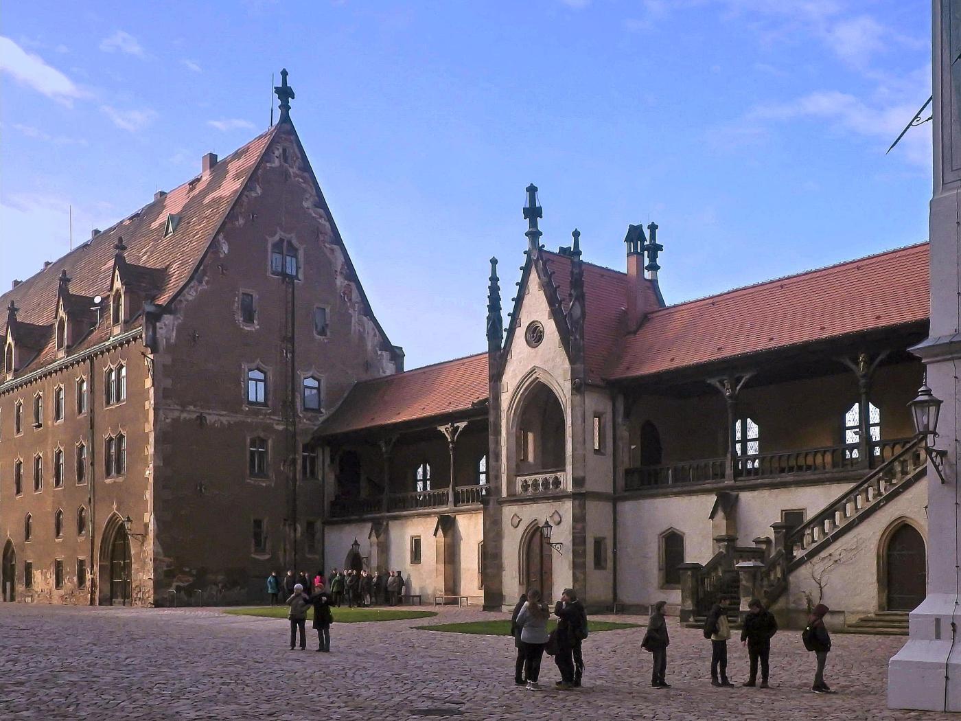 Kornhaus mit Verbindungsgang zur Burg