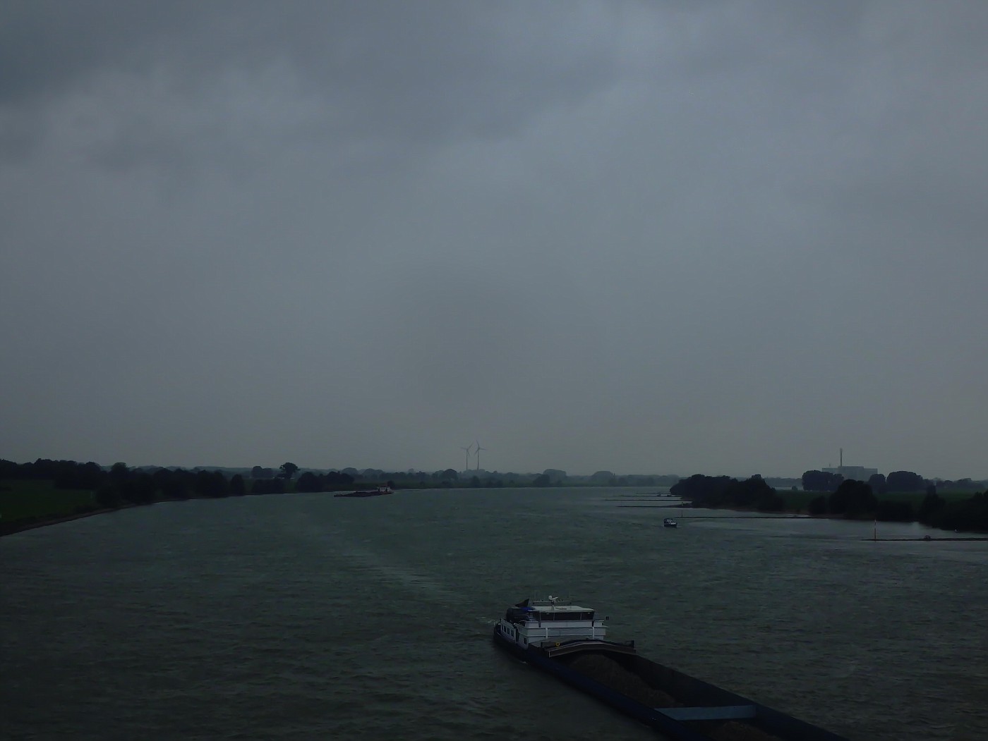 Der Rhein in grau