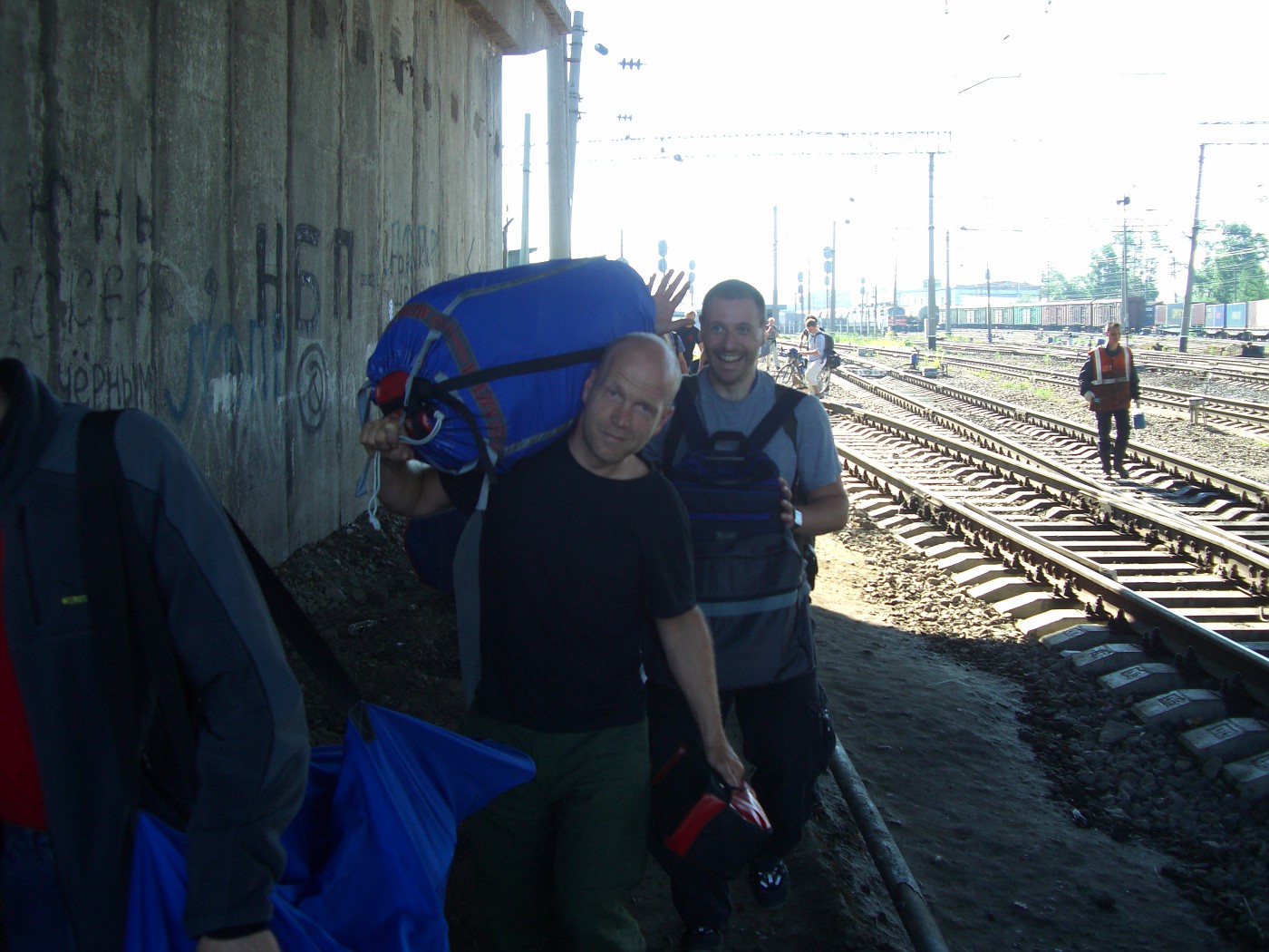 Tom & Frank am Bahnhof Vologda