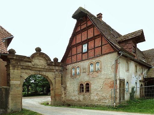 Tor des Schlosshofs Wehrden